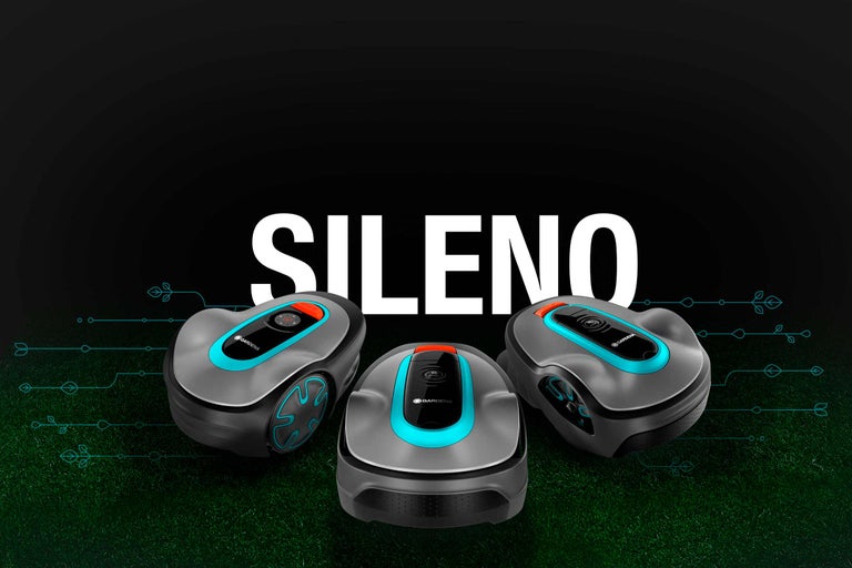 Tři robotické sekačky Gardena Sileno na trávníku