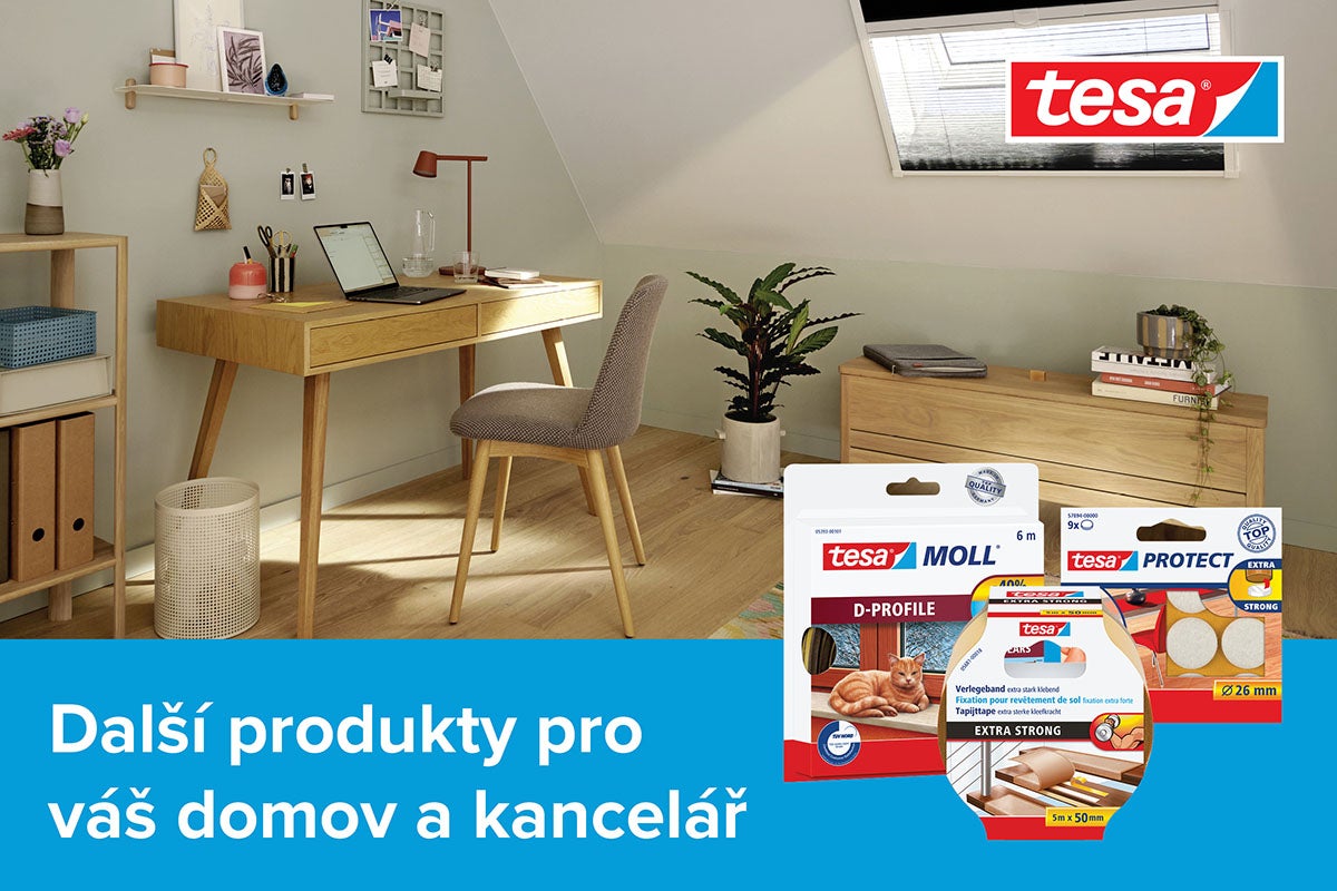 Kancelář se stolem, židlí, policemi a produkty Tesa pro domácnost a kancelář