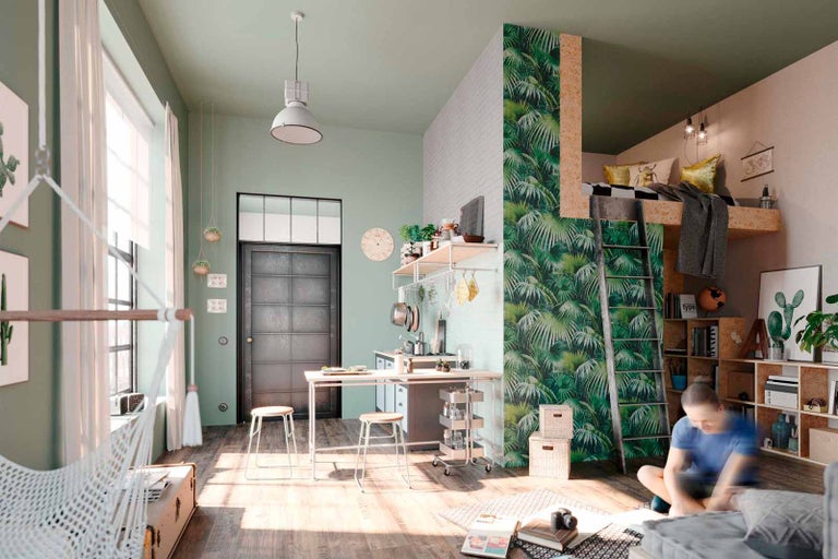 Světlá místnost s vyvýšenou postelí, žebříkem, jídelním stolem a houpací sítí