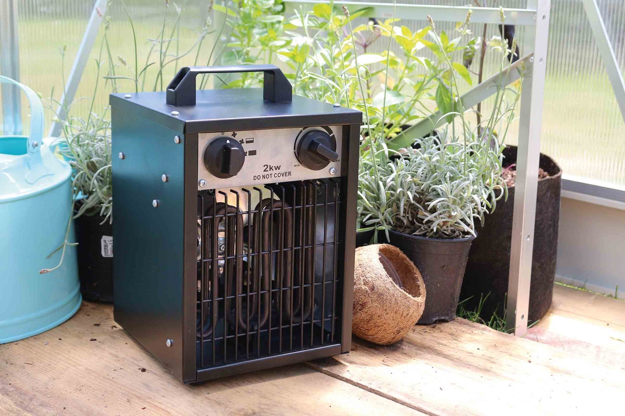 Elektrický ohřívač s výkonem 2 kilowatty pro skleníky