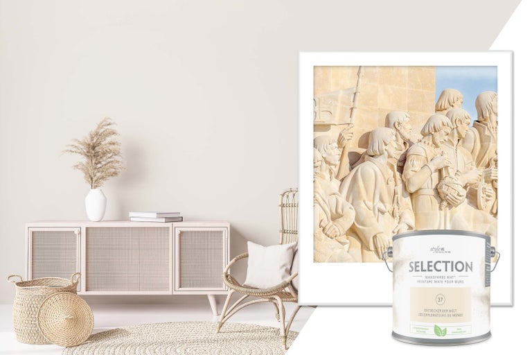 Obývací pokoj s komodou, dekorací a plechovkou barvy Style Color Selection matná barva na stěny