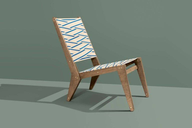 Dřevěná židle s látkovým potahem