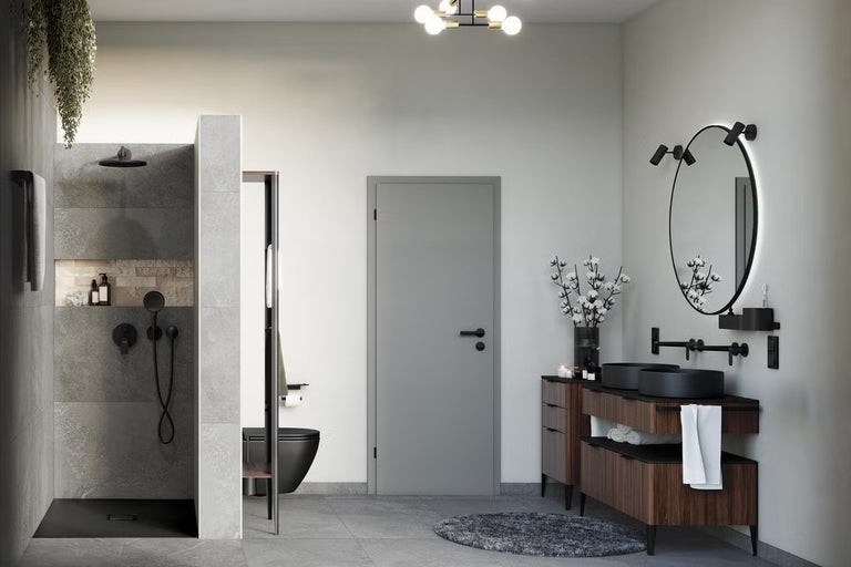 Koupelna se sprchou, umyvadlem, zrcadlem a toaletou v moderním designu