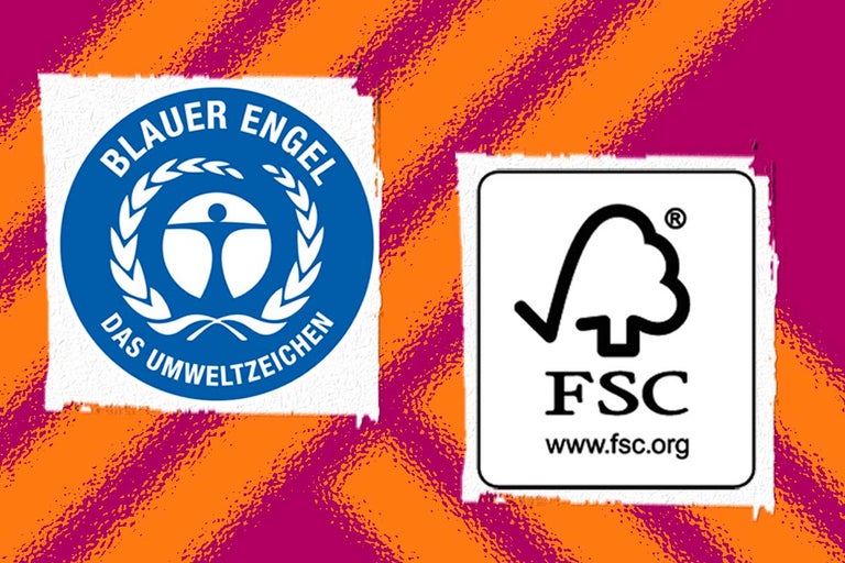 Ekologická značka Modrý anděl a logo Forest Stewardship Council pro udržitelné lesní hospodaření.