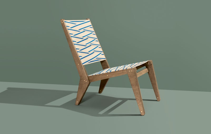 Dřevěné lehátko s látkovým potahem na zahradu