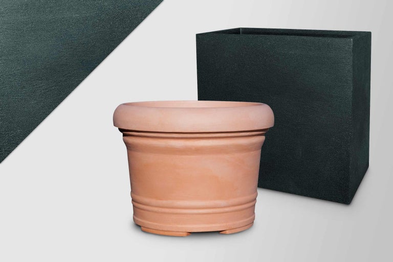 Terakotový květináč a čtvercový květináč