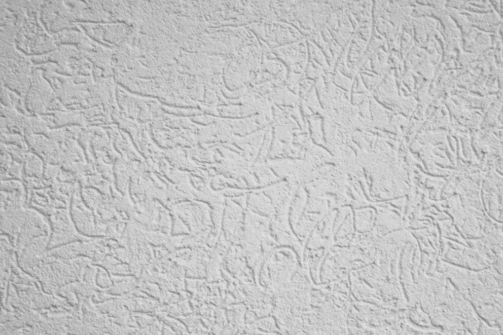 Detail stěny s hrubou omítkou