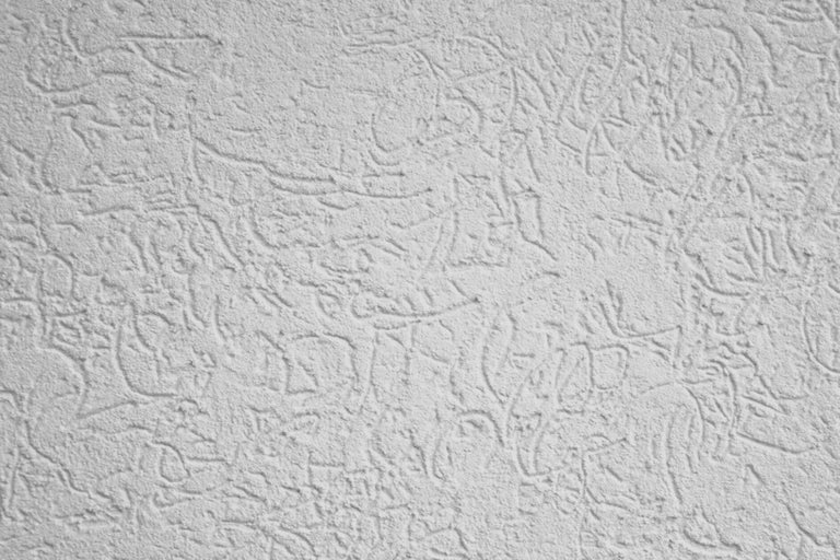 Detail stěny s hrubou omítkou