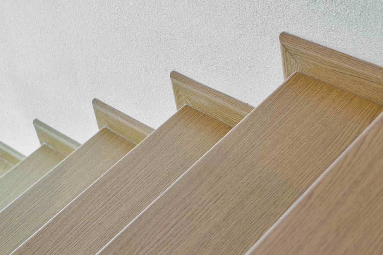 Detail dřevěného schodiště