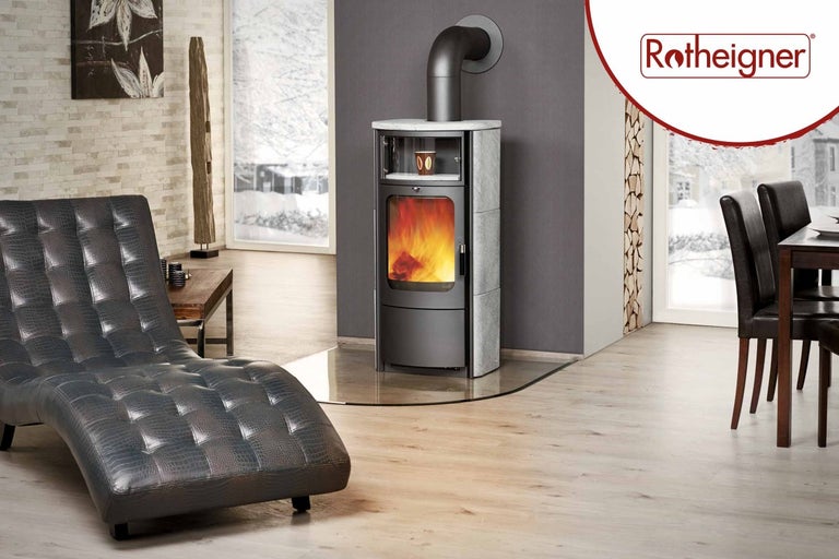 Obývací pokoj s kamny a lehátkem