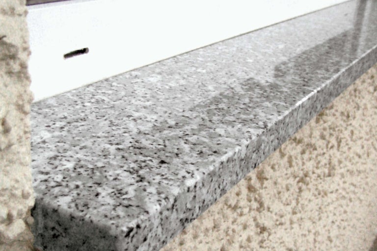 Žulový okenní parapet