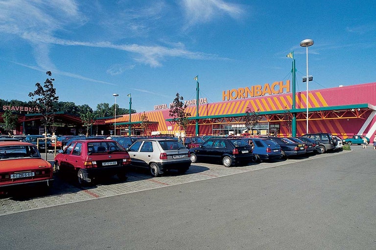 HORNBACH Baumarkt s parkovištěm