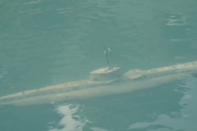 Model ponorky ve vodě