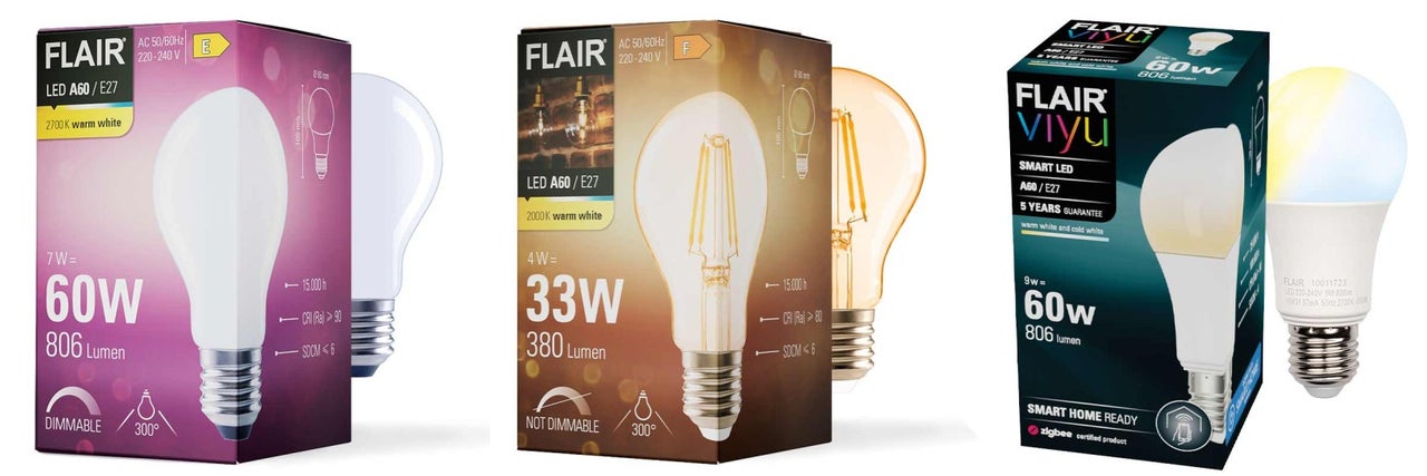 Různé LED žárovky A60 E27 od společnosti Flair v produktovém balení