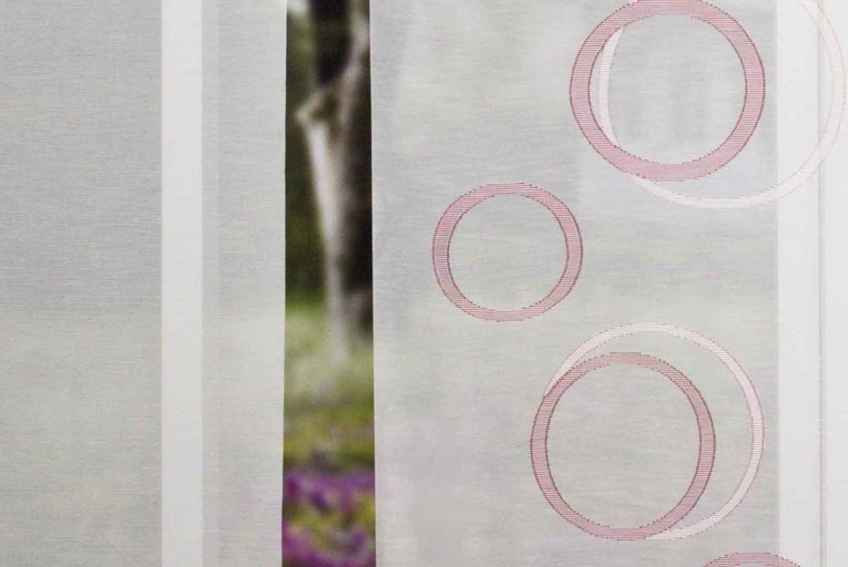 Záclona s kruhovým ornamentem