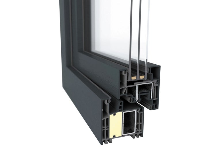 Okenní profil s trojitým zasklením v řezu