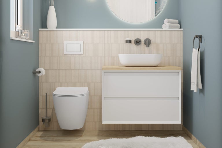 Moderní koupelna s toaletou, umyvadlem a zrcadlem