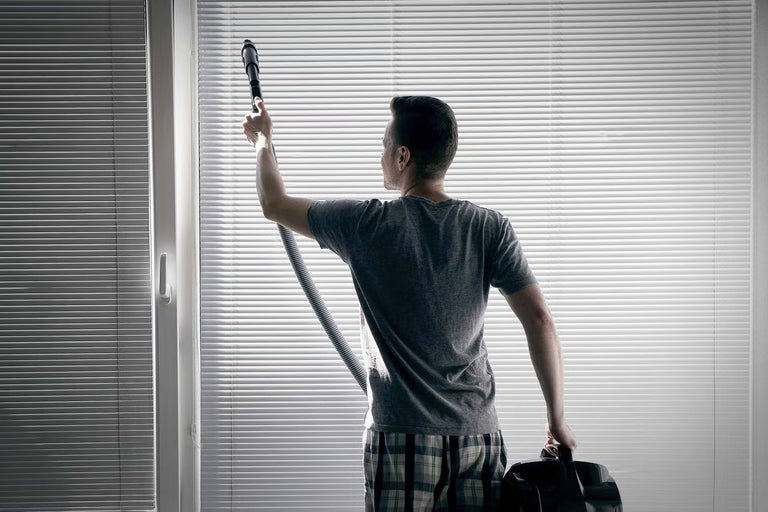 Jak vyčistit rolety a žaluzie, aby zase zářily novotou