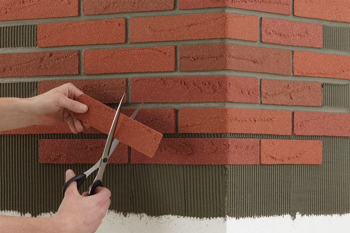 Pokládka cihlových obkladových pásků