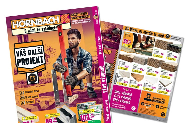 Reklamní leták Hornbach s řemeslníkem držícím vodováhu, nabídkou stavebního dřeva a informacemi o projektech.