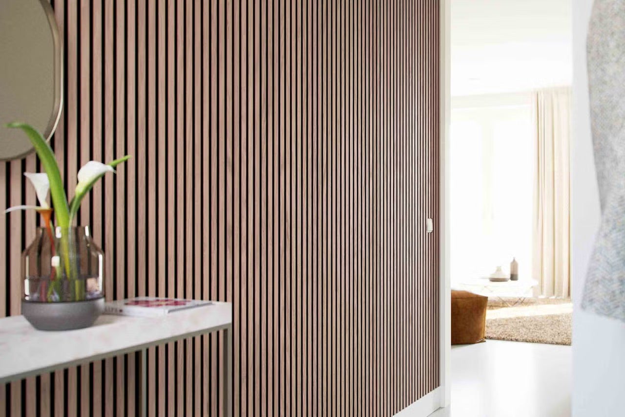 Akustické panely v chodbě