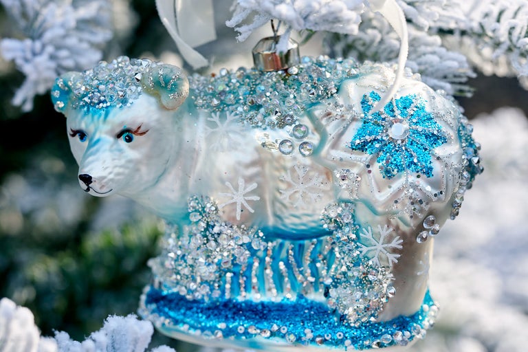 Vánoční ozdoba lední medvěd ze skla s dekorem