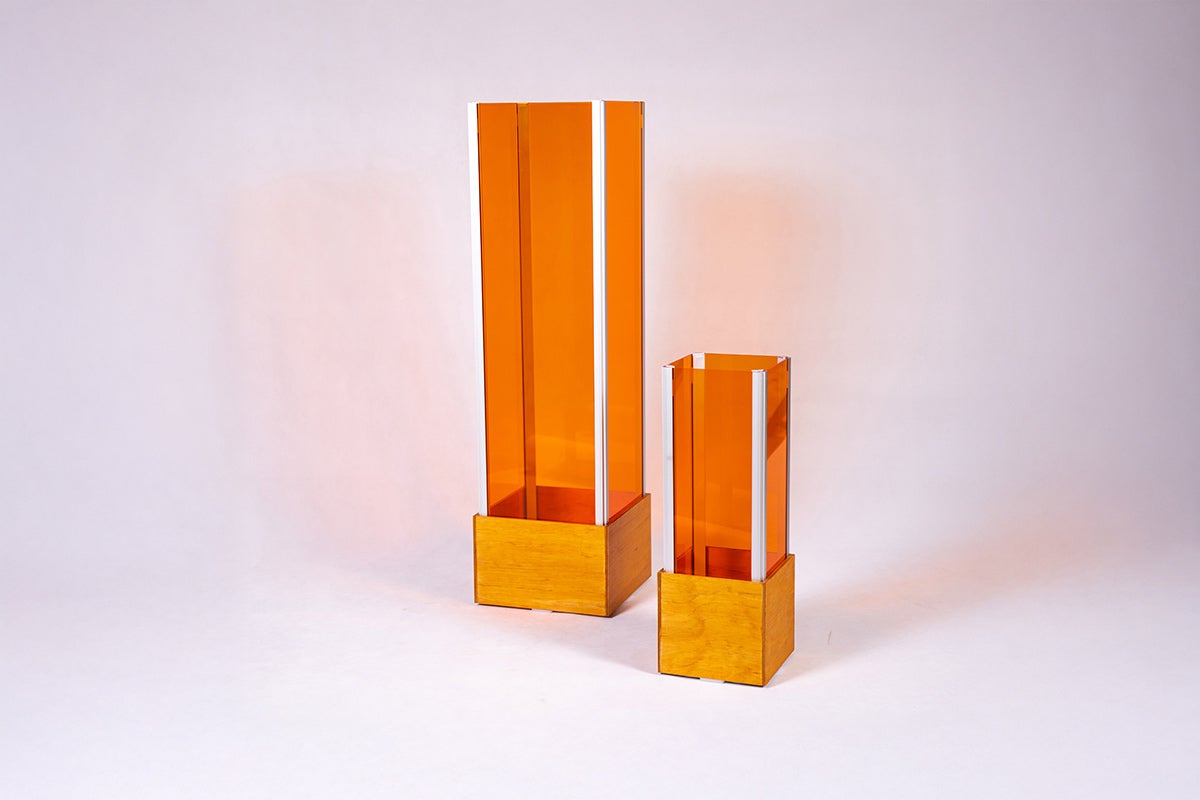 Dva květináče ze dřeva a plastu