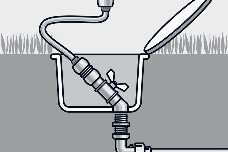 Ilustrace zapuštěného sudu na dešťovou vodu s připojeným vodovodním kohoutkem