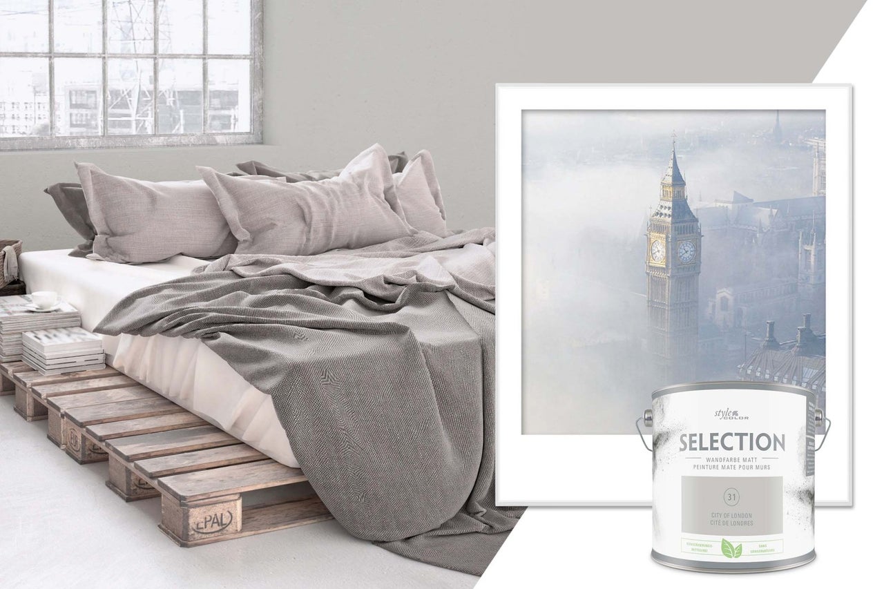 Dekorativní ložnice s postelí na dřevěných paletách a plechovkou barvy na stěny StyleColor Selection