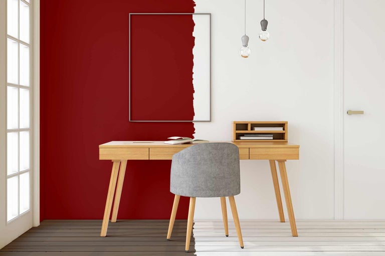 Ukázka zařízení pracovny se stolem, židlí a designem stěn