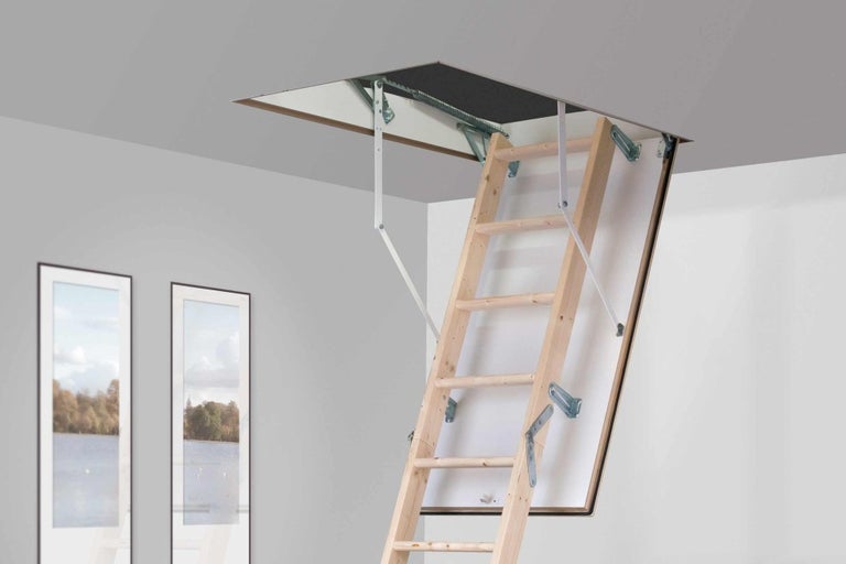 Dřevěné půdní schody se skládacím mechanismem