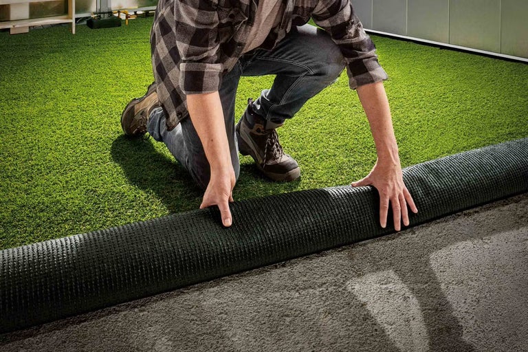 Jak položit umělý trávník