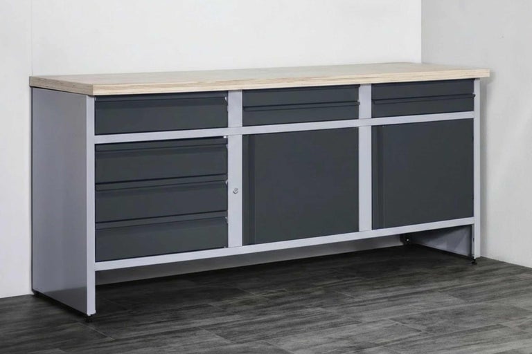 Pracovní stůl se zásuvkami a úložným prostorem