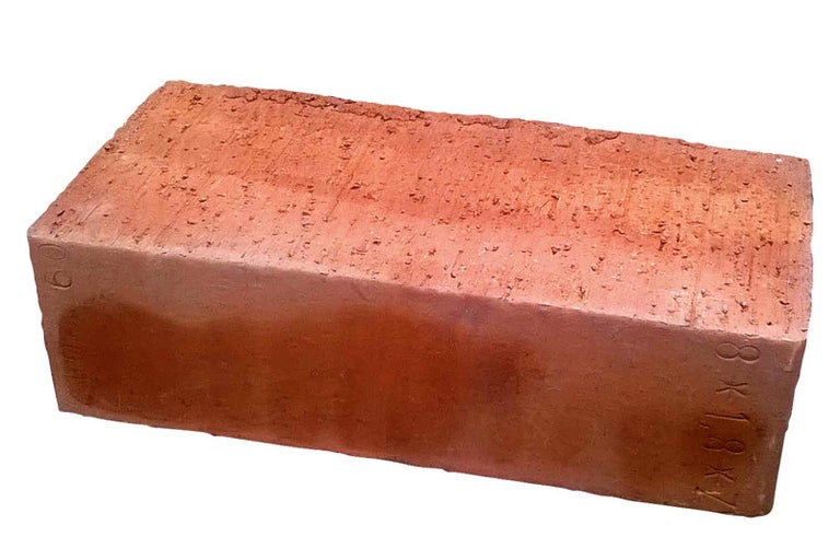 Cihla z hlíny pro stavebnictví