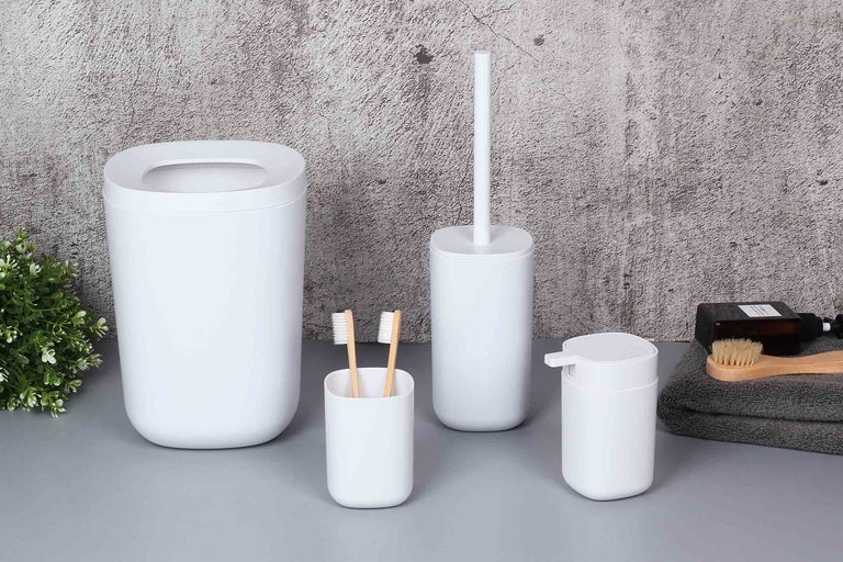Sada koupelnových doplňků s odpadkovým košem, WC kartáčem, dávkovačem mýdla a kelímkem na zubní kartáčky