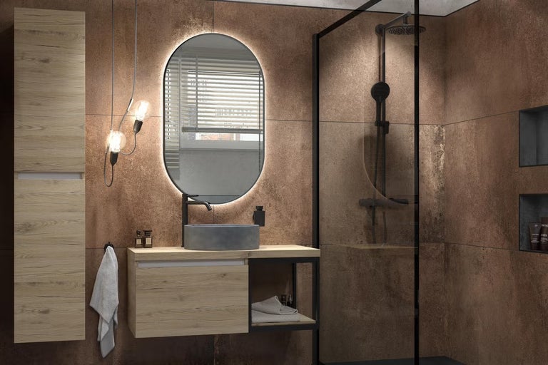 Moderní koupelna s umyvadlem, zrcadlem a sprchou.