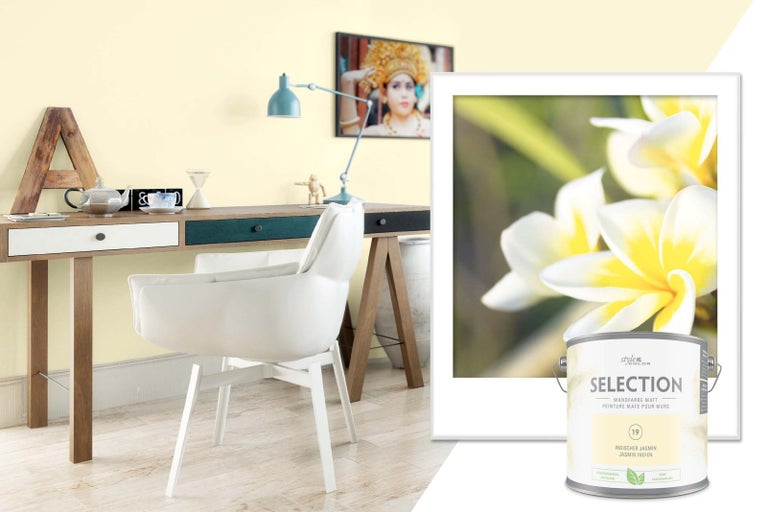 Návrh interiéru s barvou na stěny indický jasmín a moderním psacím stolem