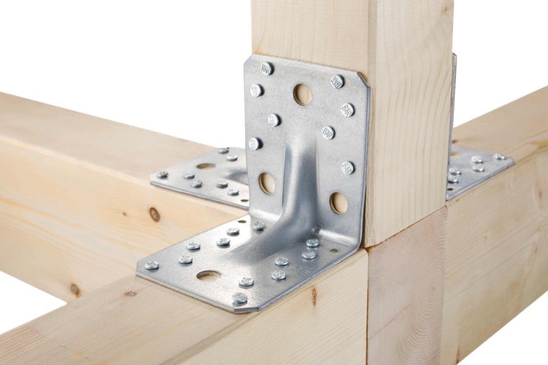 Dřevěná konstrukce upevněná pomocí kovového rohového konektoru