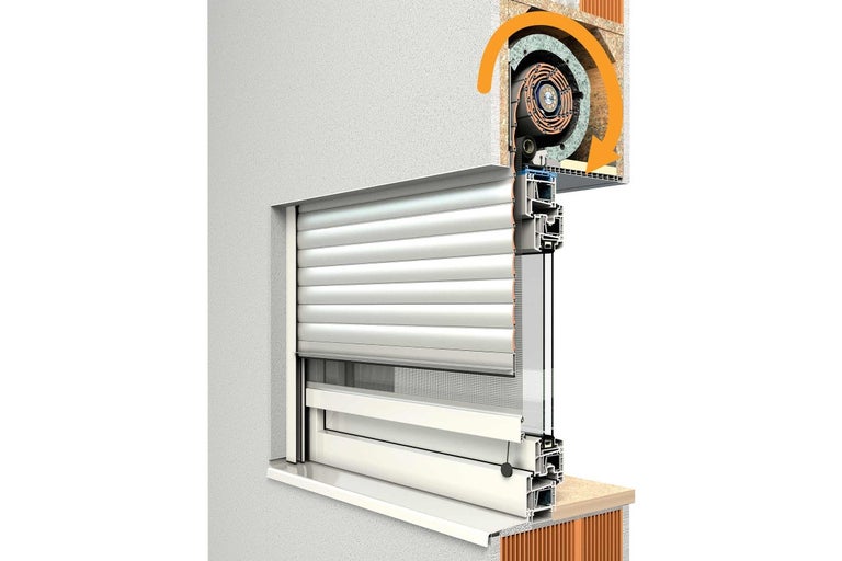 Řez oknem s roletou a sítí proti hmyzu