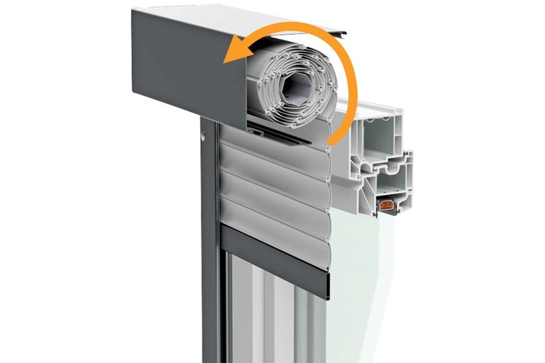 Průřez roletového systému s roletovou skříní a vodicími lištami