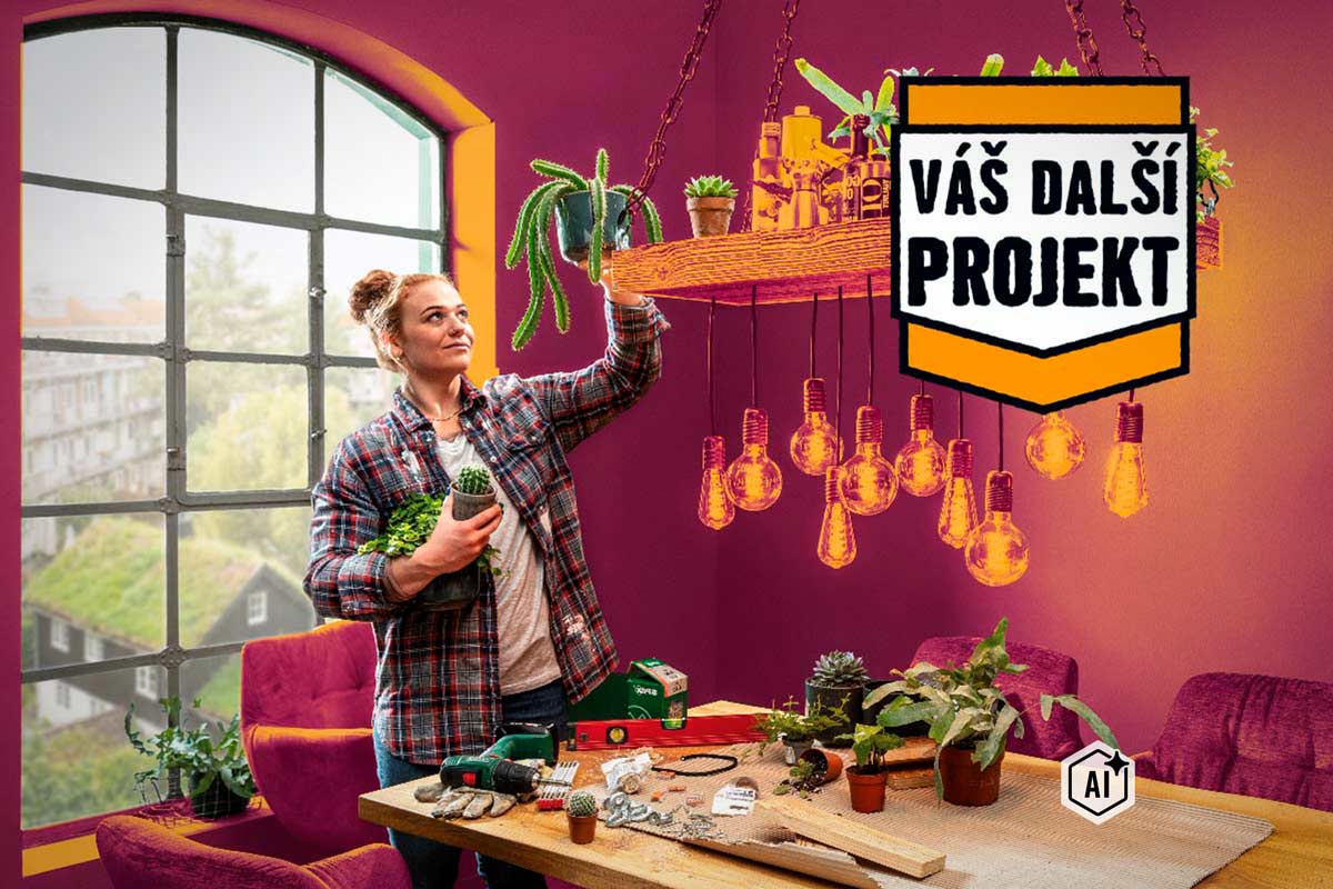 Žena u pracovního stolu pracuje na projektu s rostlinami, nářadím a dřevěným svítidlem. Pečeť: Váš další projekt. Upraveno AI