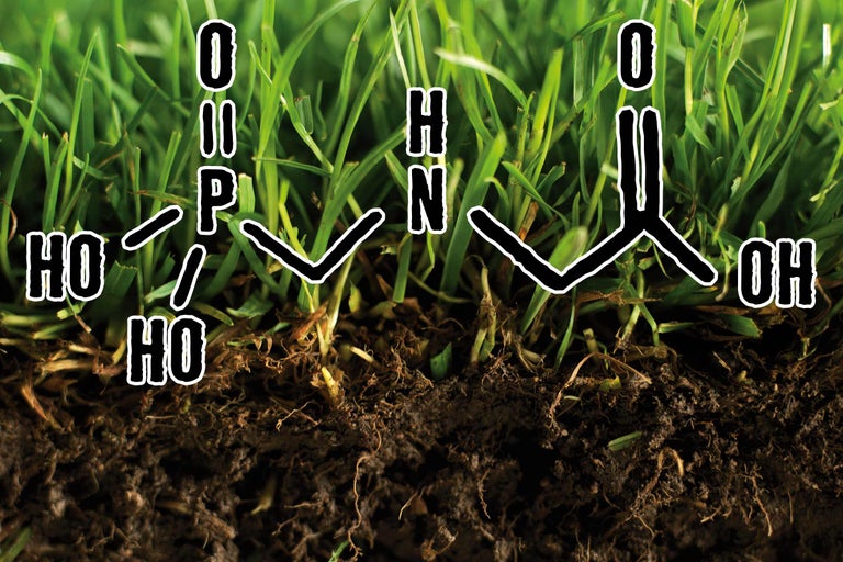 Zobrazení chemického vzorce před trávníkem a hlínou