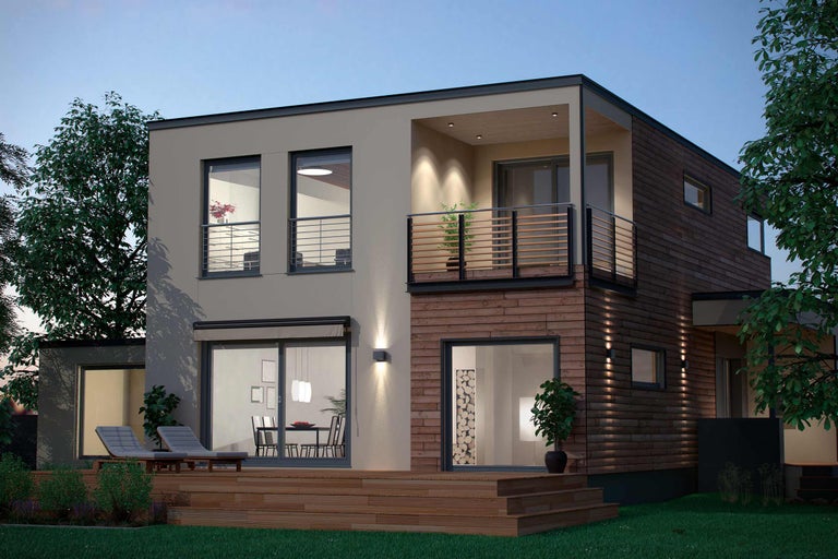 Moderní dvoupodlažní dům s dřevěnou fasádou a balkonem