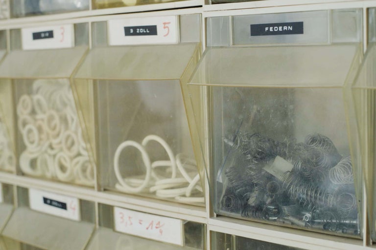 Třídicí box s těsněními, hadicemi a pružinami