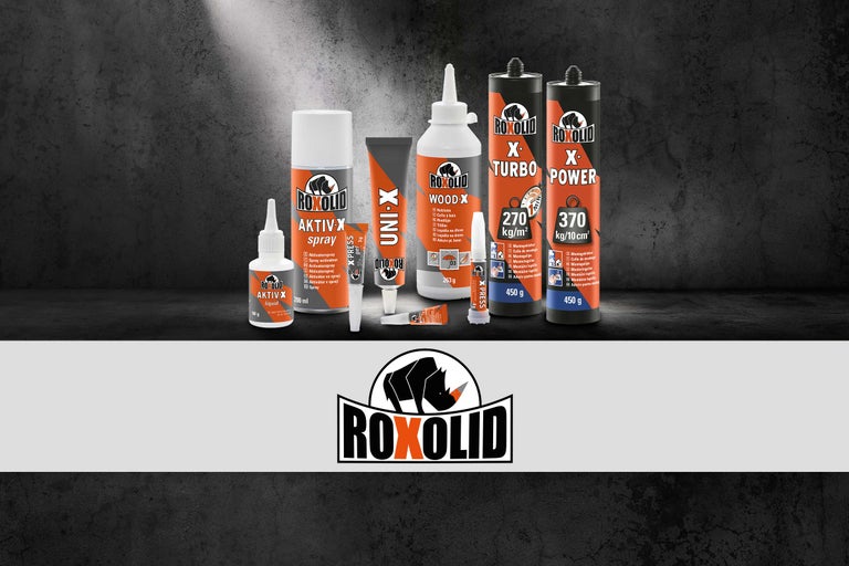 Produktový přehled různých lepidel Roxolid, včetně Aktiv X spreje, Uni X lepidla, Wood X lepidla na dřevo, X Turbo montážního lepidla a X Power montážního lepidla.