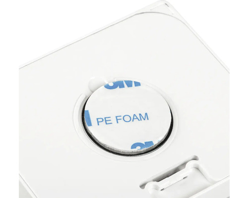 Detailní záběr lepicí plochy z PE pěny na výrobku