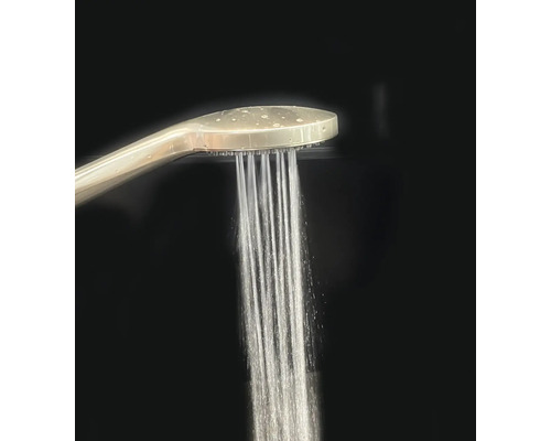 Ruční sprcha s tekoucí vodou