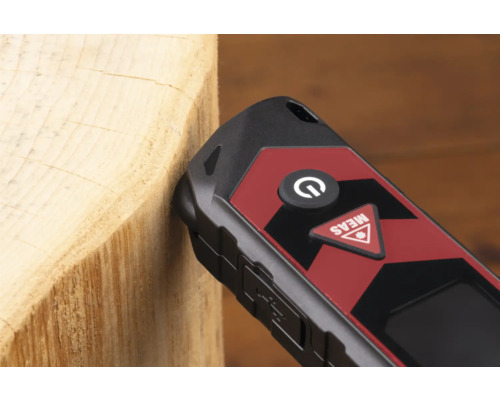 Vlhkoměr na kusu dřeva