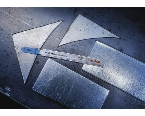 Přímočará pila Bosch Pro Metal Medium s výřezy kovů