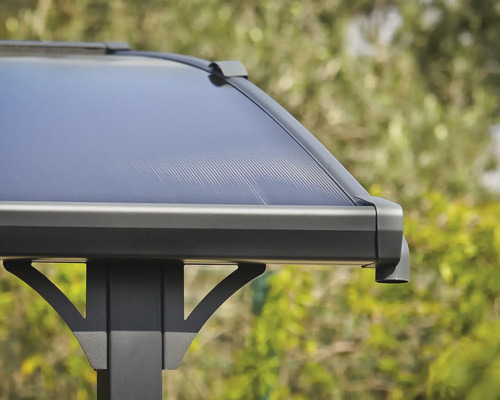 Detail terasy se stříškou a okapem